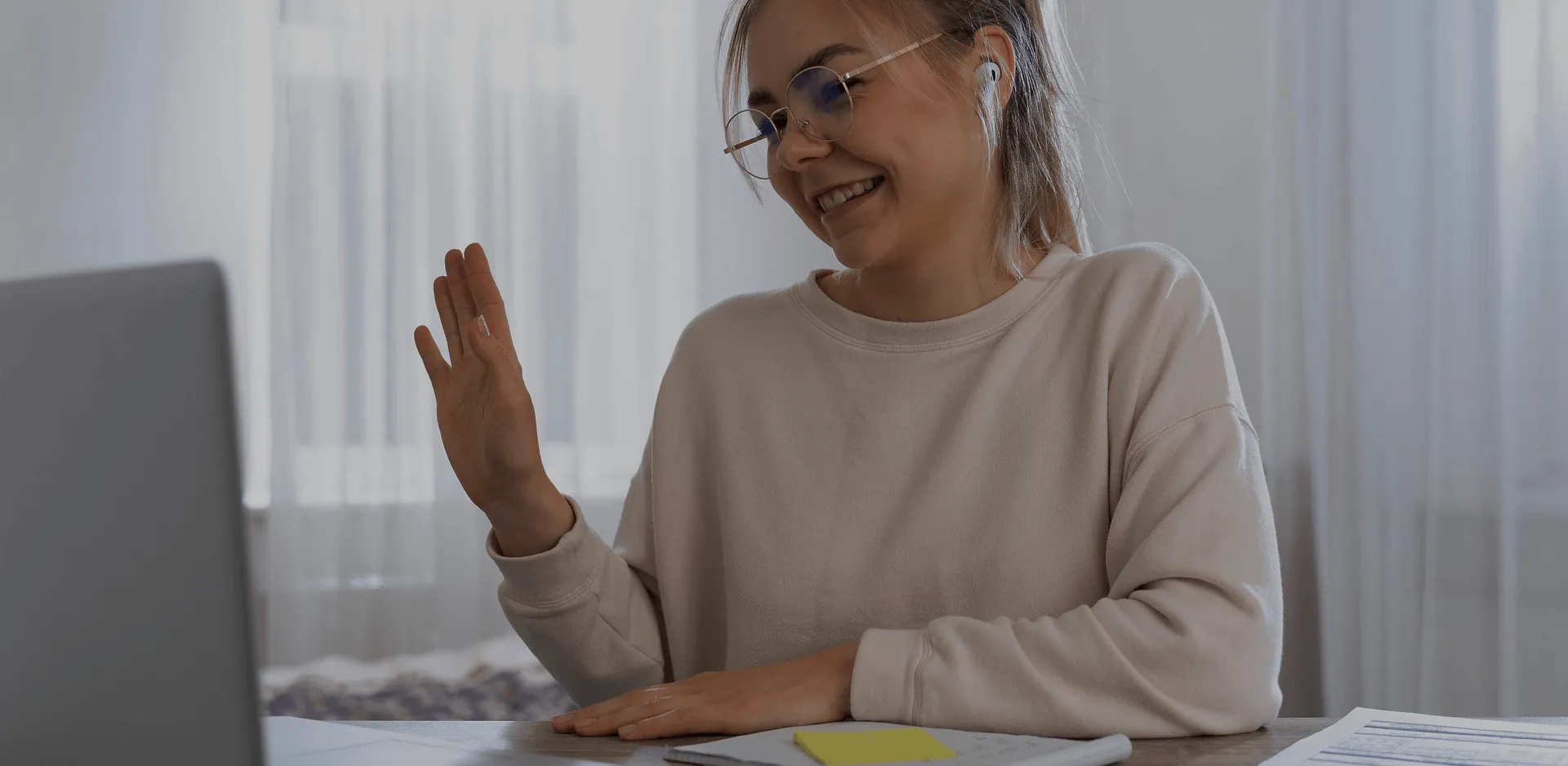 B2C - tutor waiving at screen